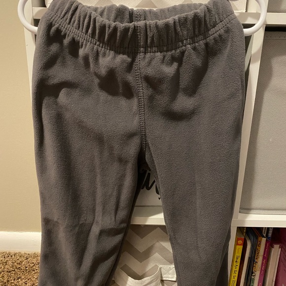 3T two piece Carters fleece set. Excellent used condition - Picture 4 of 4